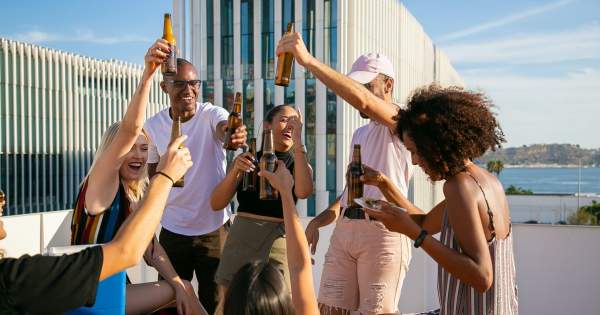 Borítókép: Szórakozás a város tetején!  5 budapesti tetőterasz, amit neked is egyszer látnod kell