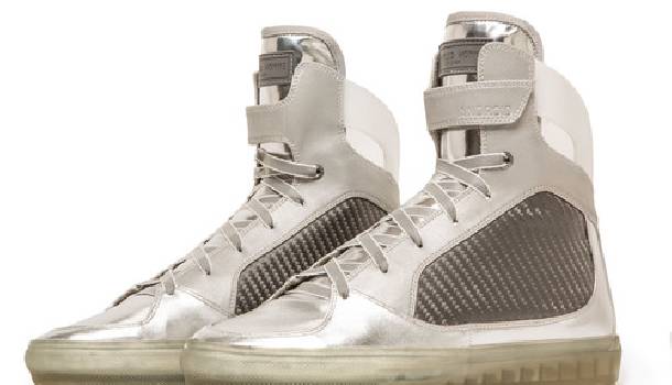 Borítókép: Nem csak Armstrongnak, neked is lehet menő űrcsukád!