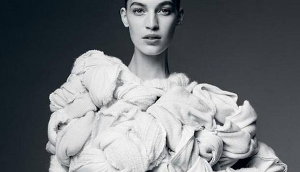 Borítókép: Axente Vanessa-t jól bebugyolálták