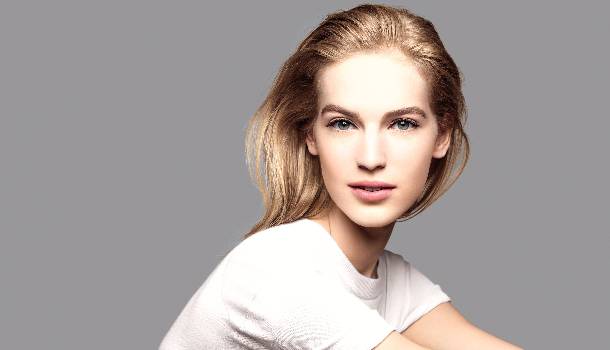 Borítókép: Interjú az első magyar szupermodell, Axente Vanessa ügynökével