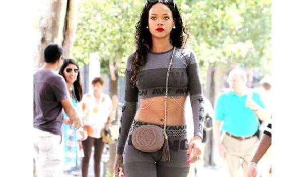 Borítókép: Rihanna bevállalta az Alexander Wang x H&M crop topot