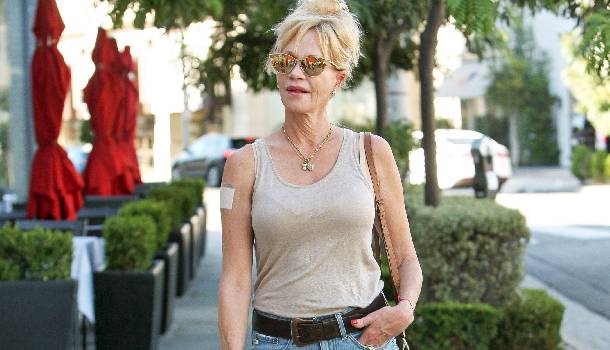 Borítókép: Melanie Griffith: Vagány street style 57 évesen is