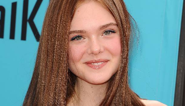 Borítókép: Meglepő imidzsváltás: Mi lett veled, Elle Fanning?