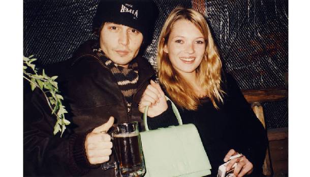 Borítókép: Sosem látott fotók Kate Moss-ról, Johnny Deppről és Drew Barrymore-ról