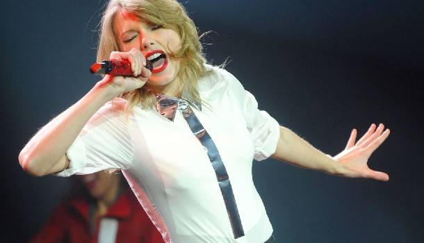 Borítókép: Bréking: Taylor Swift ismét magyar tervezőt választott