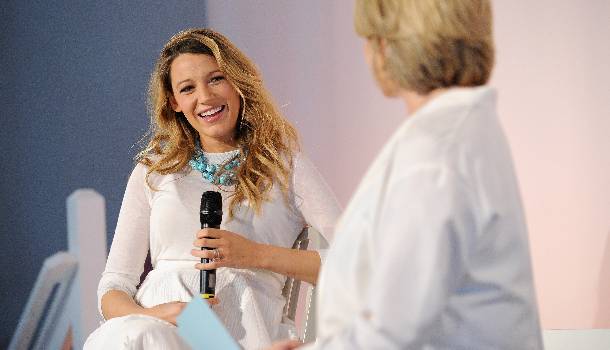 Borítókép: Imádni való pocakot villantott Blake Lively