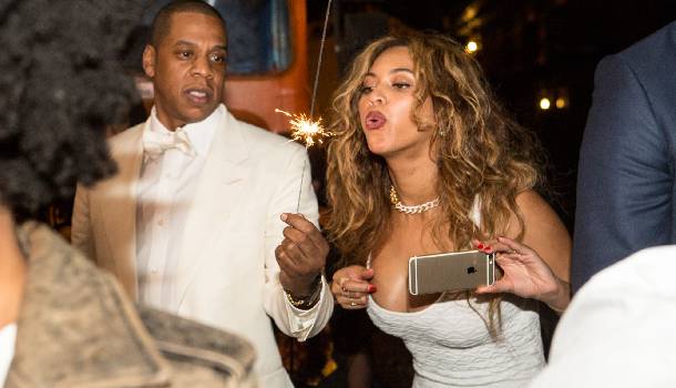 Borítókép: Beyoncé csak úgy ragyogott az esküvőn