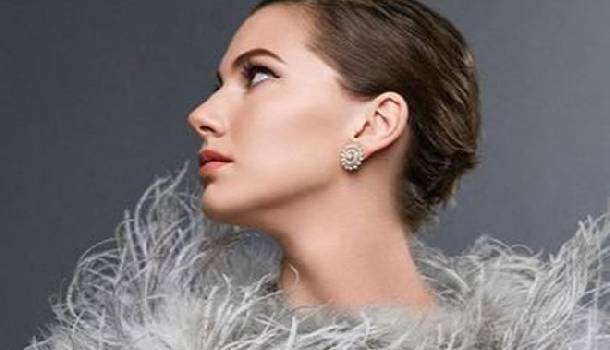 Borítókép: Audrey Hepburn unokája, Emma Ferrer topmodell karriert épít