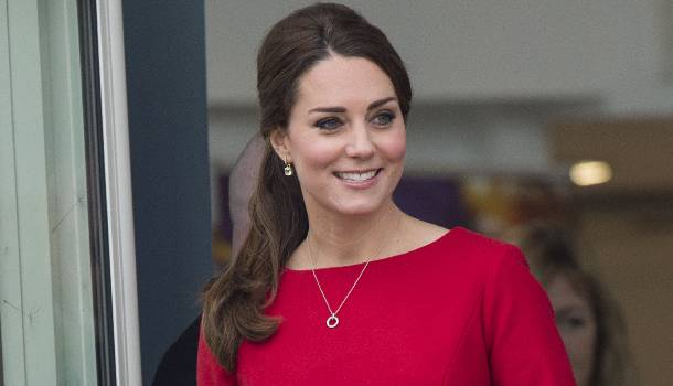 Borítókép: Hol a pocak? Catherine hercegné pirosban