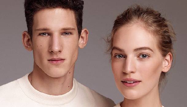 Borítókép: Axente Vanessa kishúgával állt modellt a jó cél érdekében