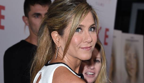 Borítókép: Jennifer Aniston miniszoknyát húzott a premierre