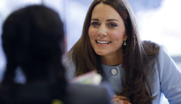 Borítókép: Itt szerezheted be Catherine stílusos kismamakabátját