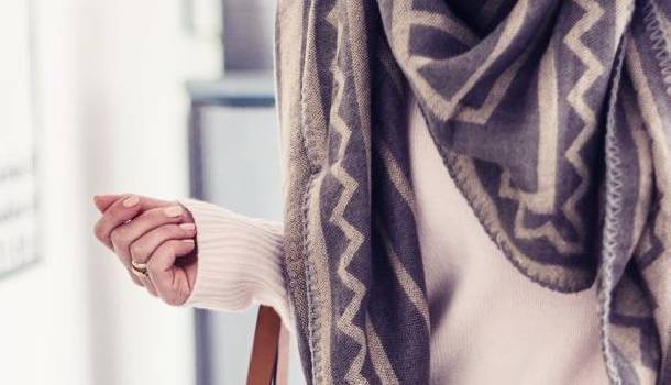 Borítókép: Menő téli kiegészítő: így viseld a sálat!