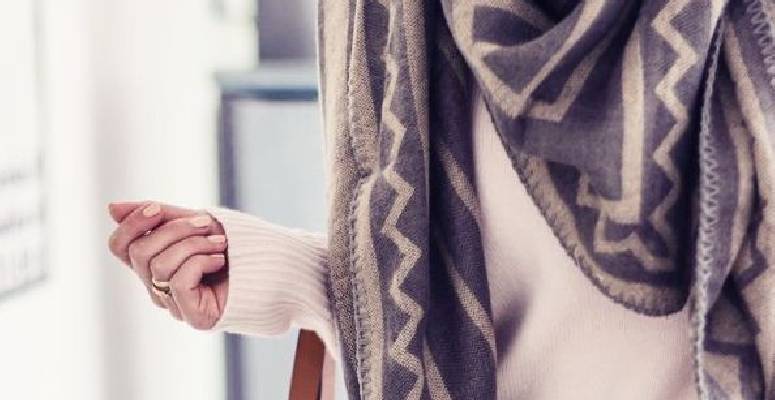Borítókép: Menő téli kiegészítő: így viseld a sálat!