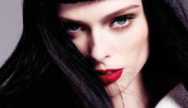 Borítókép: Gyönyörű kismama a topmodell