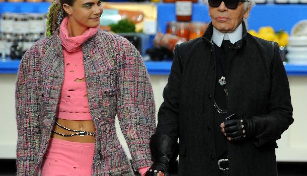 Borítókép: Karl Lagerfeld megint bevállalta