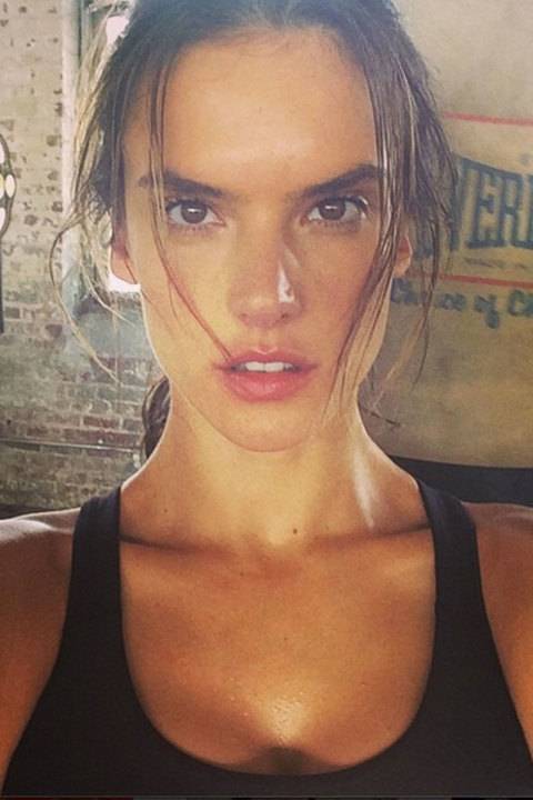 Alessandra Ambrosio edzés közben
