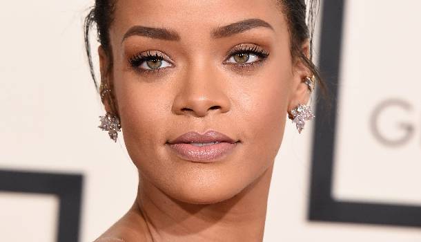 Borítókép: Rihanna álomszép Barbie babának öltözött