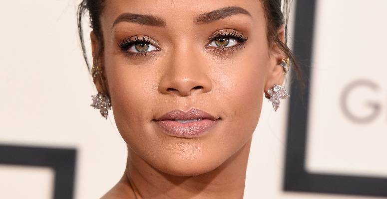 Rihanna álomszép Barbie babának öltözött