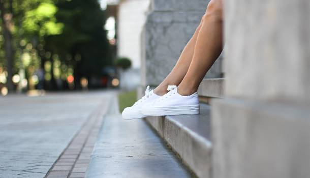 Borítókép: 5 alkalom, amikor inkább ne viselj edzőcipőt