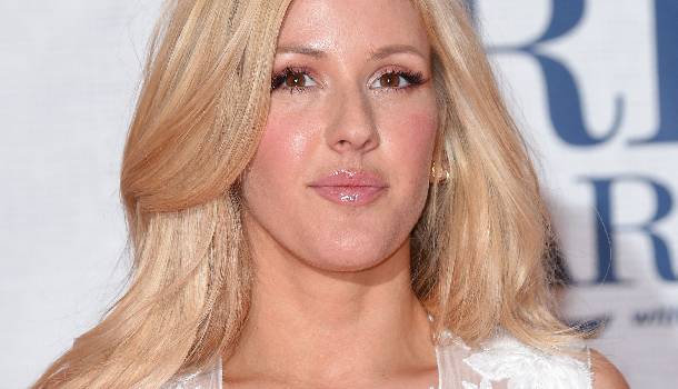 Borítókép: Ellie Goulding szexi csipkében a BRIT Awards gálán