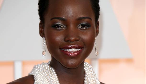 Borítókép: Ellopták Lupita Nyong'o 40 milliós Oscar-ruháját