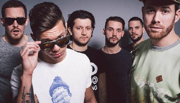 Borítókép: Spontán utcai kiskoncertet adott a Wellhello