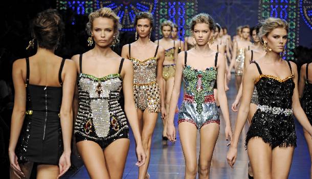 Borítókép: Hivatalosan is kitiltják a túl vékony modelleket a francia kifutókról