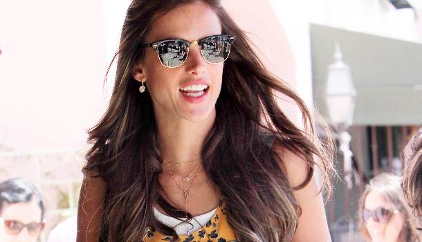 Borítókép: A ruhadarab, amiért megőrülnek sztárok