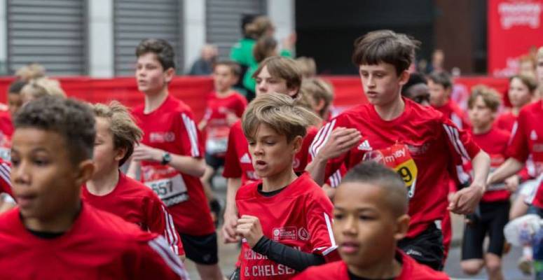 Romeo Beckham is indult a londoni maratonon - FOTÓK