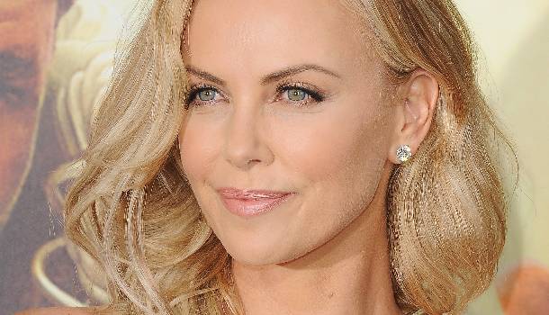 Borítókép: Álompár stílussal: Charlize Theron és Sean Penn