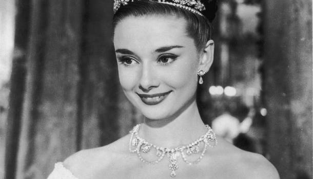 Borítókép: Ezt látnod kell! Audrey Hepburn 7 ikonikus divatpillanata - VIDEÓ