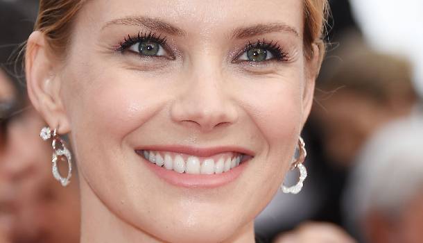 Borítókép: Osvárt Andrea a cannes-i vörös szőnyegen tündökölt