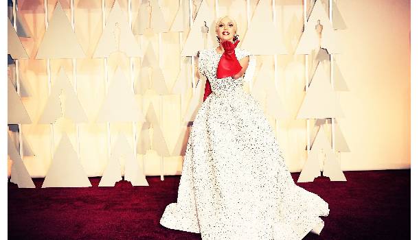 Borítókép: 13 tervező megálmodta Lady Gaga esküvői ruháját - FOTÓK