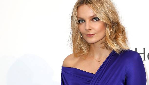 Borítókép: Mihalik Enikő lélegzetelállító ruhát viselt Cannes-ban