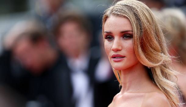 Borítókép: Így edz a szupermodell, Rosie Huntington-Whiteley - VIDEÓ