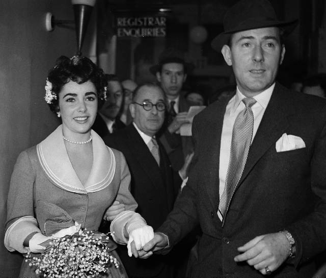 American actress Elizabeth Taylor with Michael Wilding just after their wedding. (Photo by Ron Burton/Getty Images)