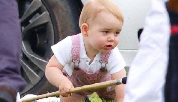 Borítókép: Szülinapi meglepetés: Íme a 10 legédesebb fotó a ma két éves György hercegről