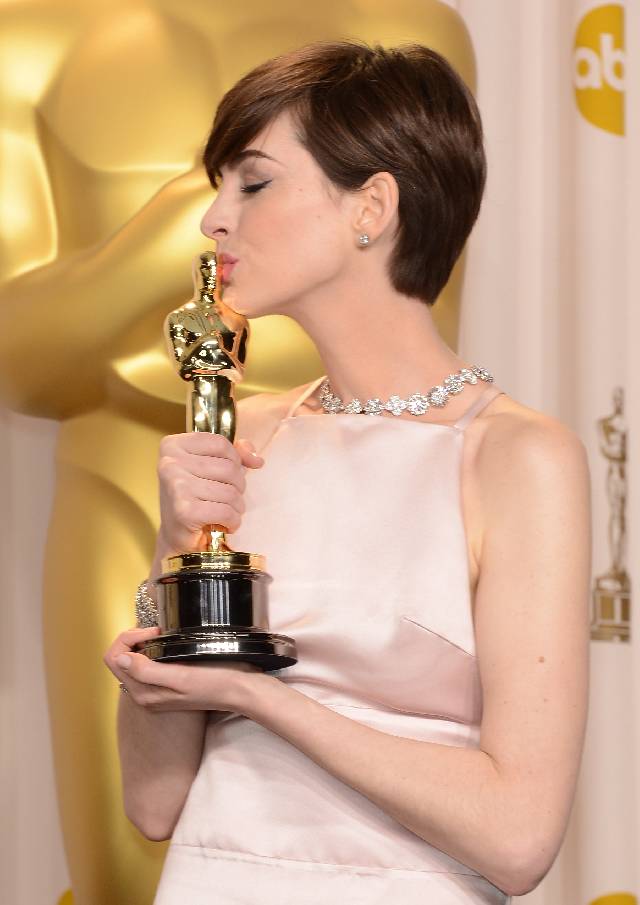 HOLLYWOOD, CA - FEBRUARY 24: Actress Anne Hathaway, winner of the Best Supporting Actress award for 'Les Miserables,' poses in the press room during the Oscars held at Loews Hollywood Hotel on February 24, 2013 in Hollywood, California. (Photo by Jason Merritt/Getty Images)