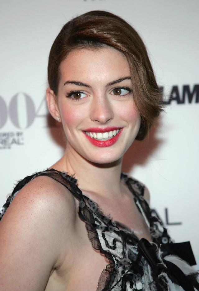 NEW YORK - NOVEMBER 8: Actress Anne Hathaway attends the 15th Annual Glamour