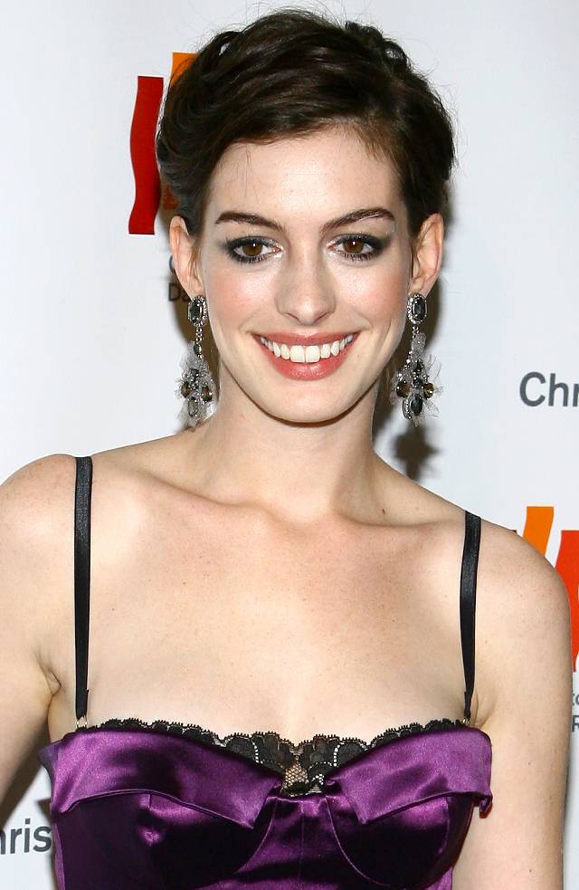 NEW YORK - NOVEMBER 12: Actress Anne Hathaway attends The Christopher & Dana Reeve Foundation's