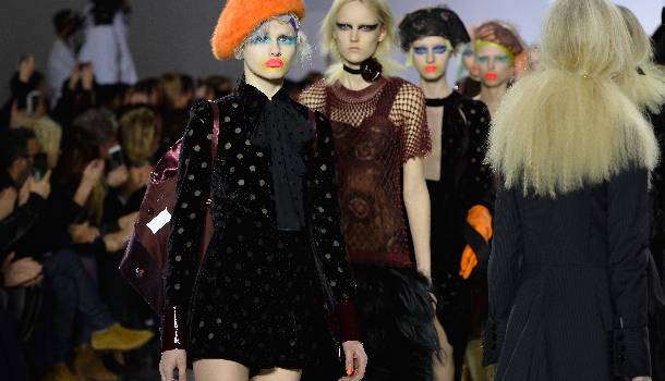 Borítókép: Így változnak meg a modellek a kifutón - előtte-utána FOTÓK