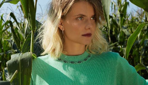 Borítókép: Jakab Juli X The Garden Studio: Őszi sanzon