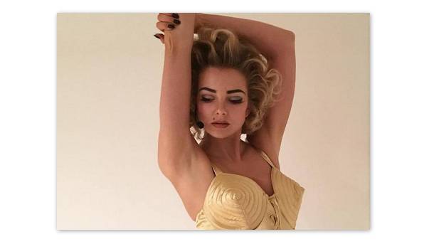 Borítókép: Palvin Barbi, Mihalik Enikő, Abodi Dóra - A 8+1 legjobb magyar Halloween jelmez