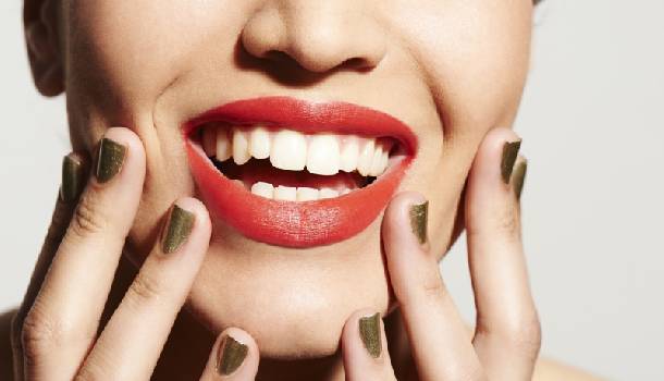 Borítókép: Előnyök és hátrányok: A sima vagy az elektromos fogkefe a jobb?