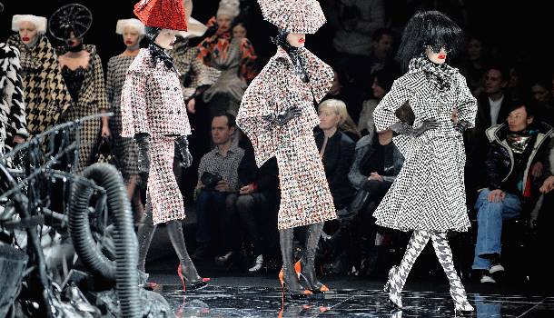 Borítókép: 10 meglepő pillanat a kifutón, amitől neked is eláll a lélegzeted