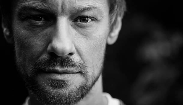 Borítókép: Száraz Dénes: "Eljutottam oda, hogy másokért is éljek"