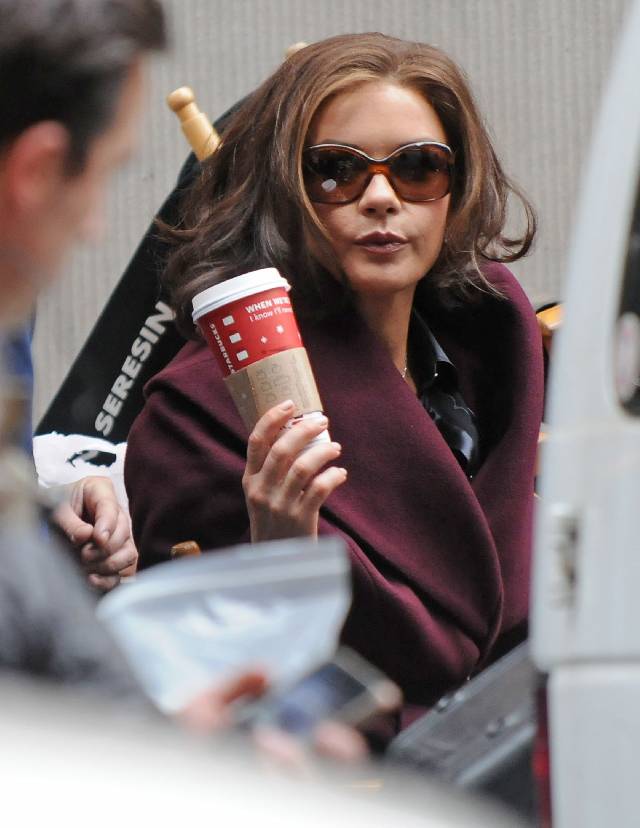 NEW YORK, NY - NOVEMBER 13: (ITALY OUT; NY DAILY NEWS OUT; NEWSDAY OUT) Catherine Zeta Jones on location during the filming of 'Broken City' on November 13, 2011 in New York City. (Photo by Arnaldo Magnani/Getty Images)