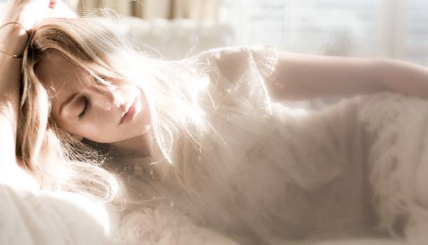 Borítókép: Ébredj gyönyörűen! 5 éjszakai szépségtipp, amitől szebb leszel