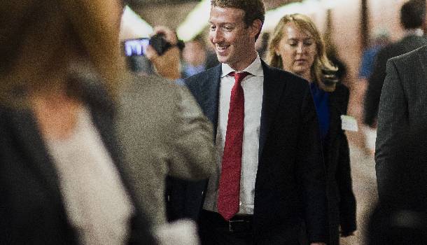 Borítókép: Példaértékű: Zuckerberg a legjobb fej milliárdos